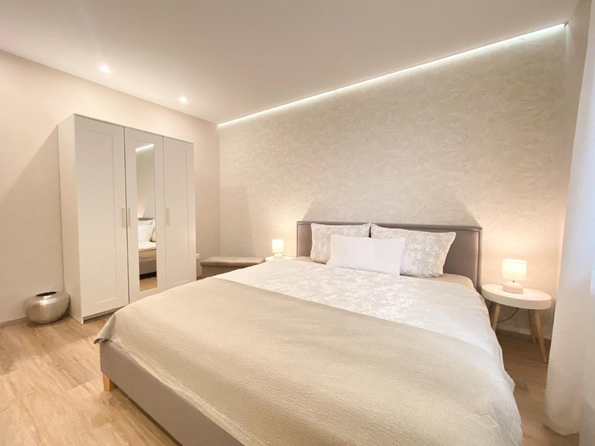 באדן-באדן Modernes Apartment In Zentrumsnaehe Mit Eigenem Stellplatz מראה חיצוני תמונה